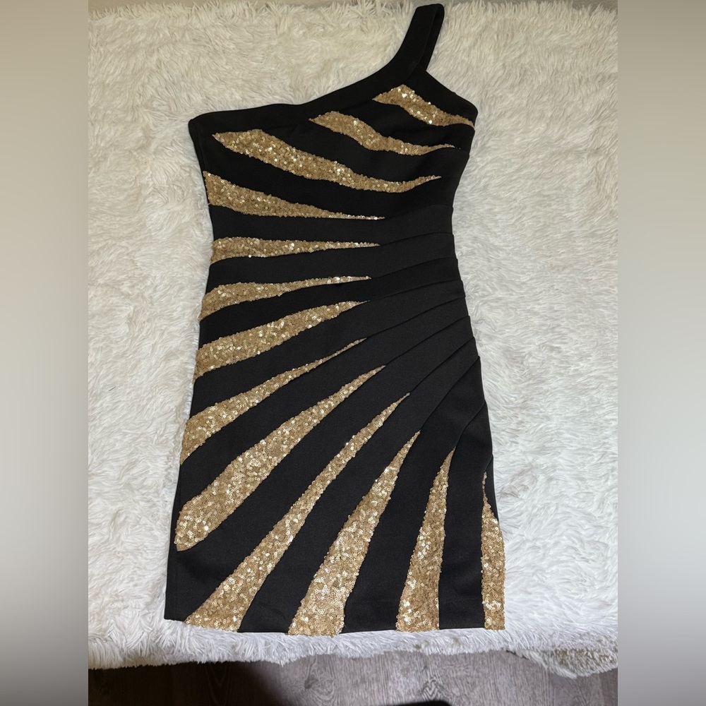 BEBE Black and Gold Bodycon Dress PERFECT FOR NYE !!